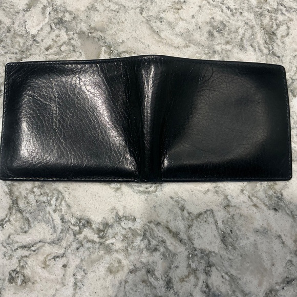 Black Levenger leather wallet with removable ID & card insert - Picture 3 of 10
